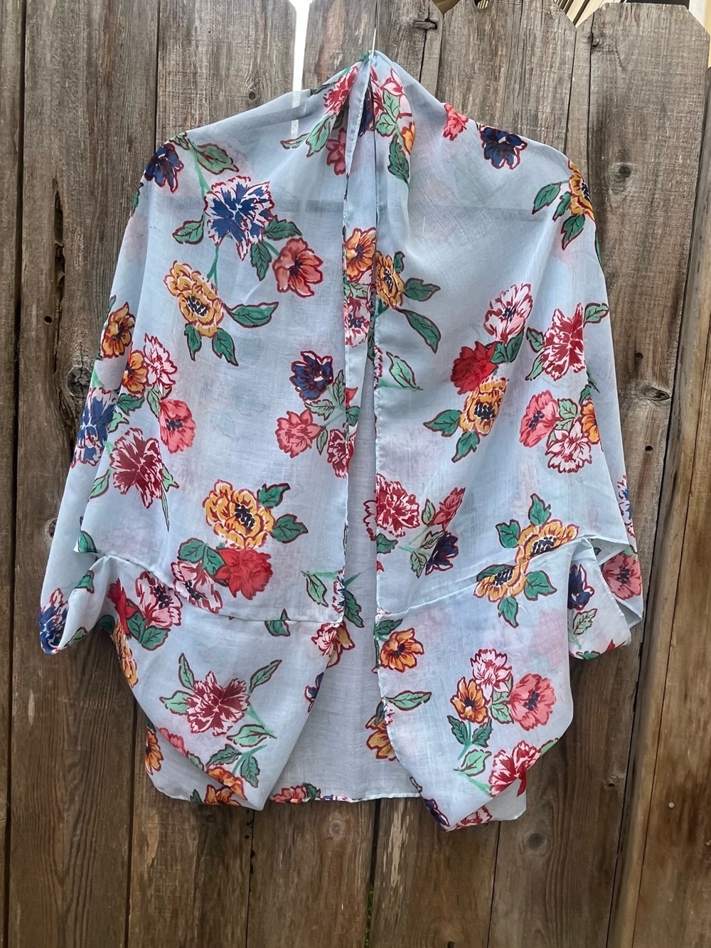 Shrug by Cotton On.
Floral print blue.